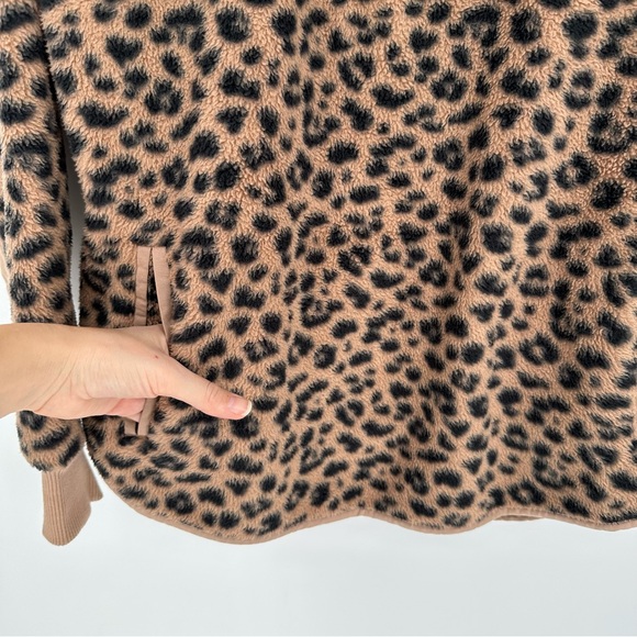 Abercrombie and Fitch Asymmetrical Snap Up Fleece in Leopard Print, Medium - Picture 9 of 14